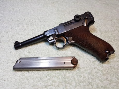 Para un coleccionista que gusta mucho la luger o la historia de la division azul..... este Luger es muy 02