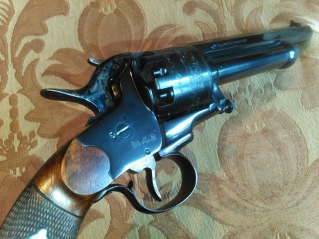 Hola compañeros, vendo revolver usado por las tropas confederadas en la Guerra de Secesión.
Tiene tambor 01