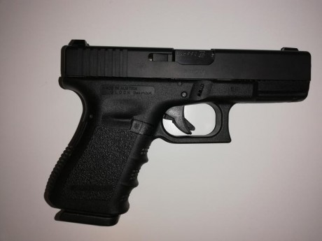 Glock 19 GEN III + 2 cargadores

Maletin original (libro instrucciones y baquetas)
 
Alza y Mira Glock 02