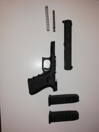 Glock 19 GEN III + 2 cargadores

Maletin original (libro instrucciones y baquetas)
 
Alza y Mira Glock 00