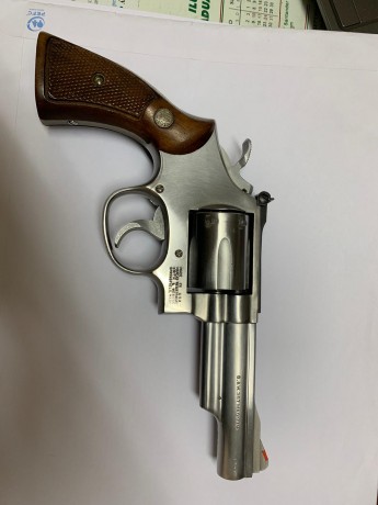 Hola a todos :
Un amigo vende un revolver Smith & Wesson mod. 66/2 4" INOX.
El precio es de 450€+portes. 02