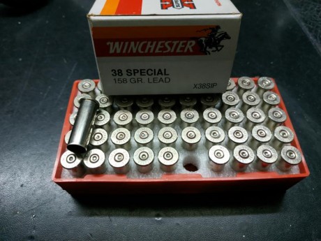 Vendo 14 cajas de vainas calibre 38
Precio 100 € 10