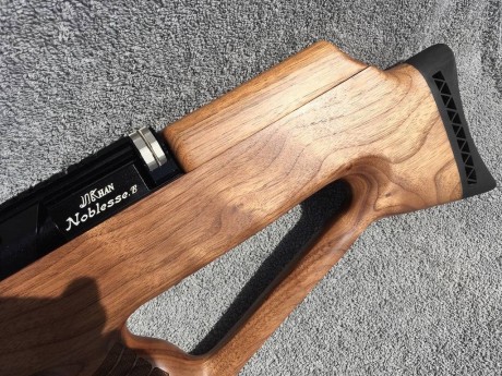 Que os parece esta carabina ?

 Se fabrica en corea del sur. Primera de la foto es de madera pintada de 122