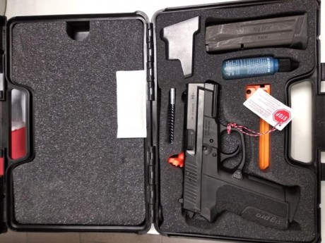 Vendo o cambio pistola SIG SAUER P2022 nueva. Aun esta con el aceite con el que salio de fabrica. No ha 02