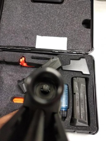 Vendo o cambio pistola SIG SAUER P2022 nueva. Aun esta con el aceite con el que salio de fabrica. No ha 01