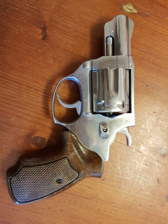  R1.jpg Perfecto estado. Se regala funda de cuero de buena calidad. 140 € (negociables).  :birra^: R2.jpg 01