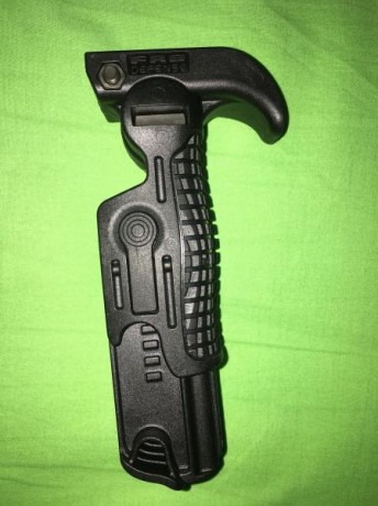 Se venden accesorios para M4 partaforma AR y/o bases picantilly:

Porta arma un solo punto FAB Defence: 01