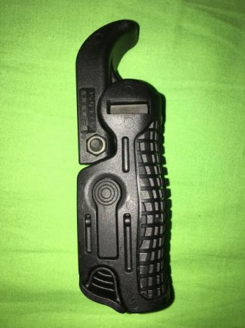 Se venden accesorios para M4 partaforma AR y/o bases picantilly:

Porta arma un solo punto FAB Defence: 00