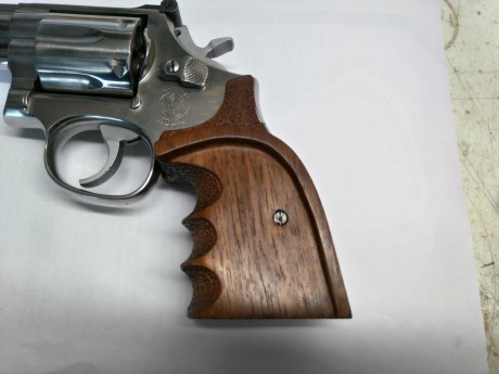 Vendo cachas anatomicas para Revolver S&W 686.
Son para manos medianas y pequeñas. Hechas con madera 00