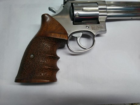 Vendo cachas anatomicas para Revolver S&W 686.
Son para manos medianas y pequeñas. Hechas con madera 11