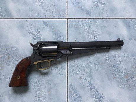 Hola,
Vendo revólver avancarga Uberti Calibre 44, muy poco uso cerca de bilbao con funda y lo necesario 00