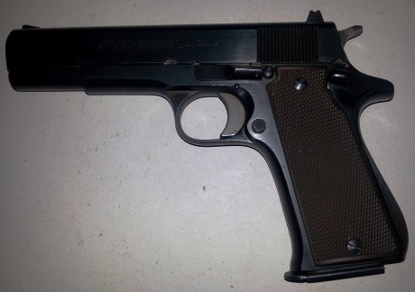 Vendo pistola Star MS 9Pb. 
La pistola esta en muy buen estado. Con dos cargadores, uno nuevo. 
Vendo 00