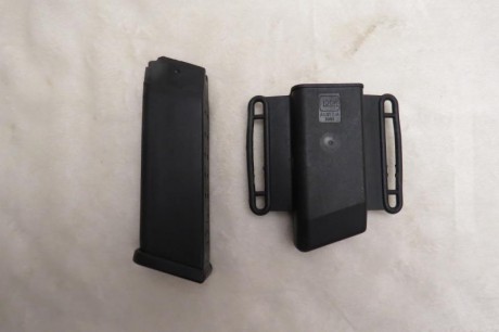 Vendo cargador calibre 45 de 13 tiros con su correspondiente portacargador por 42 € con Portes en Peninsula 01