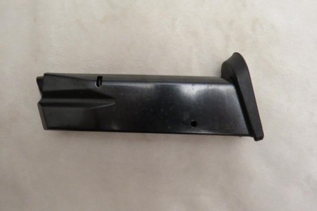  Vendo cargador tanfloquio DOMINO calibre 38 S.A. de 16 Tiros  m.m 9x23  9 largo 35 € con Portes incluidos 00