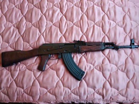 Esta es la misma carabina AK-47 original modificada en fabrica para disparar balines de 4,5mm en modo 01