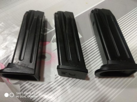 Vendo lote de tres cargadores de HK originales para el modelo USP Compact....dos de ellos con apoyo para 01