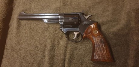 Buenas noches vendo revolver astra match de 6" calibre 38 especial.El revolver como se puede ver 02