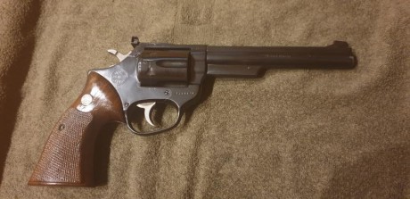 Buenas noches vendo revolver astra match de 6" calibre 38 especial.El revolver como se puede ver 01