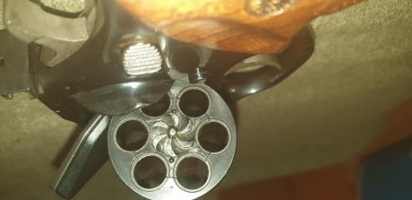 Buenas noches vendo revolver astra match de 6" calibre 38 especial.El revolver como se puede ver 32