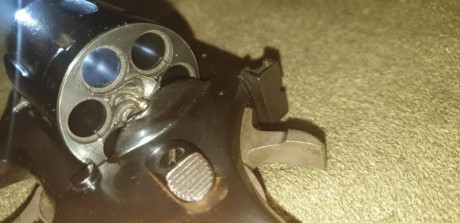 Buenas noches vendo revolver astra match de 6" calibre 38 especial.El revolver como se puede ver 42