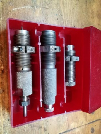 Vendo en perfecto estado, juego de dies del 30.06 + su factory crimp de la marca Hornady
El precio es 01