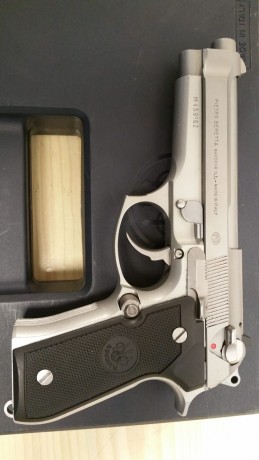 VENDIDA PISTOLA BERETTA modelo 92 INOX calibre 9 parabellum , como nueva ,muy buen estado ,vendo por no 00