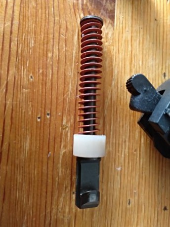 Hola. Me interesa cambio de hk compact por Glock 19. La entrego con maletín y el un cargador. El arma 02
