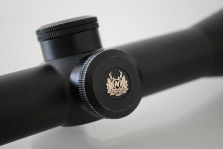 Vendo IMPECABLE visor Nikon Monarch E de 2. 5-10x56 UCC (Ultra Clair Coated), retícula 4, con control 22