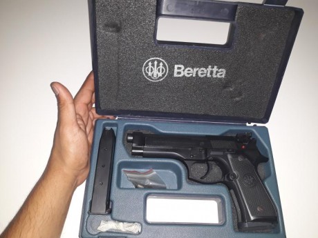 Hola compañeros pongo ala venta una beretta 92fs en perfecto estado de funcionamiento y estético con su 02