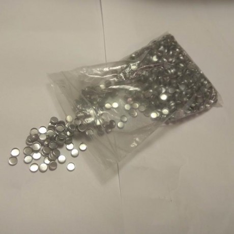 Vendo por no usar,  
1000 gas checks de aluminio calibre  308 (mas una bolsa con otros 80 mas).
1000 gas 01