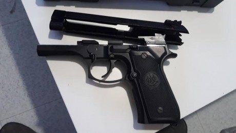 Hola compañeros pongo ala venta una beretta 92fs en perfecto estado de funcionamiento y estético con su 41