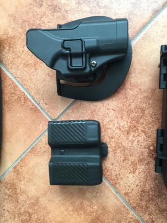 Vendo pistola glock 35, calibre .40 con 4 cargadores, maletín original, funda blackhawk, portacargador 01