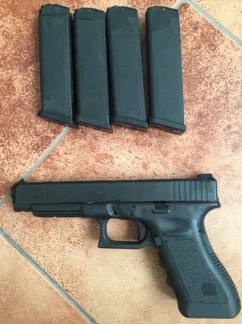 Vendo pistola glock 35, calibre .40 con 4 cargadores, maletín original, funda blackhawk, portacargador 12