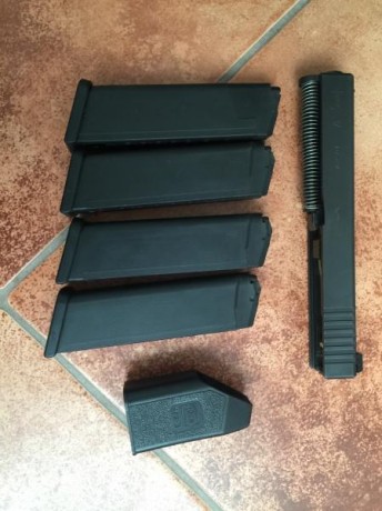 Vendo pistola glock 35, calibre .40 con 4 cargadores, maletín original, funda blackhawk, portacargador 11