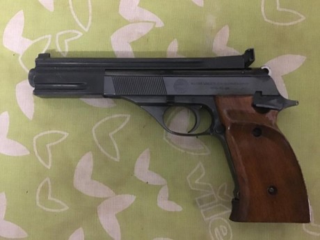 Se vende mítica pistola del 22lr por 150€ Mas portes va muy bien y afina bastante 
Se encuentra en Granada 02