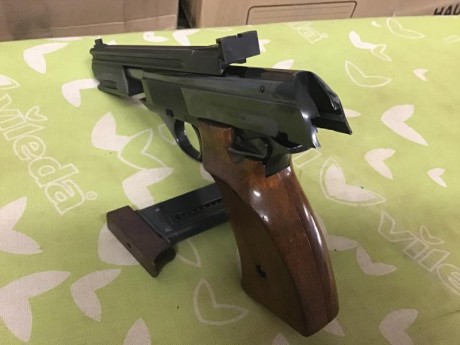 Se vende mítica pistola del 22lr por 150€ Mas portes va muy bien y afina bastante 
Se encuentra en Granada 00