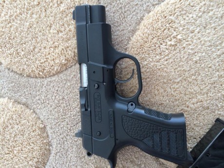 Hola a todos; se trata de la pistola de la marca S.P.S. COMPACT PLUS II de 9mm parabellum, guiada con 01