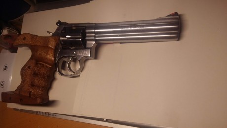 Pongo a la venta mi Revolver Smith Welsson de seis pulgadas  guiado en F estoy quitando cosillas por la 01