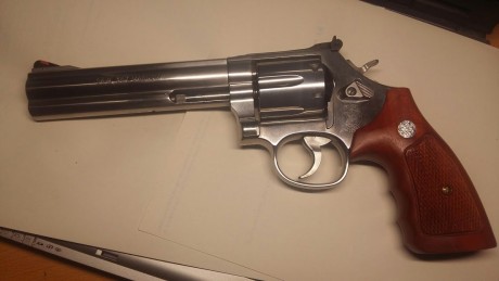 Pongo a la venta mi Revolver Smith Welsson de seis pulgadas  guiado en F estoy quitando cosillas por la 11