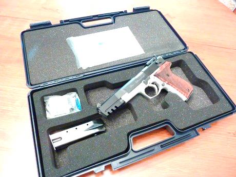 VENDO Walther P88 Champion, 9 Pb  con cañón de 6”. El disparador  es muy suave. Tiene las cachas de nogal. 01
