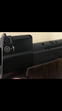 Se vende Hammerli 208 S calibre 22 lr., único propietario y muy poco usada, la pistola se vende con dos 01