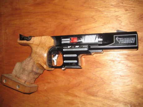 Hola, vendo esta pistola, comprada hace un año, pues, me arreglo mejor con la Walther
Cuatro tiradas, 00