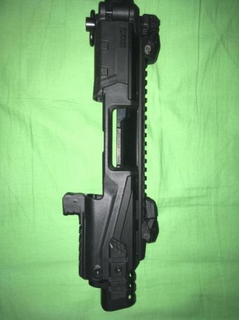 Scout en color negro , válido para Glock modelos 17 y 19 , para Generación 3-4-5.
Se incluye transporte 02