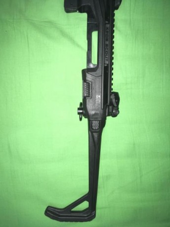 Scout en color negro , válido para Glock modelos 17 y 19 , para Generación 3-4-5.
Se incluye transporte 01