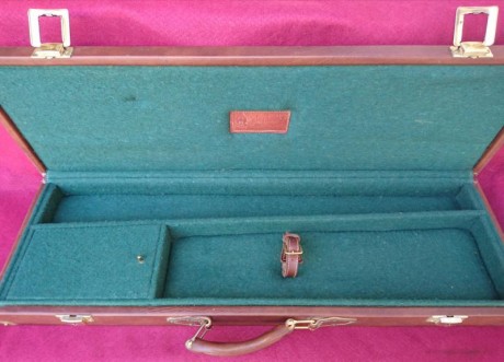 Por no usar, Vendo estuche o maletin para escopeta desmontada, tiene compartimento para útiles de limpieza 02