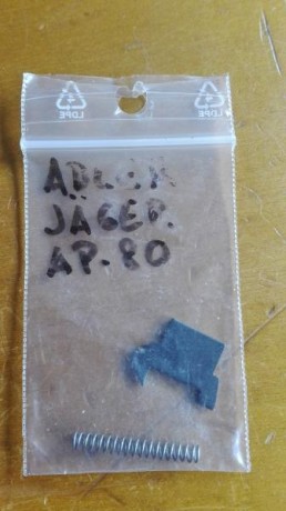 Vendo uña extractora y muelle de carabina Adler Jäger AP-80, (Kalashnikov). Válida también para la AP-84 01