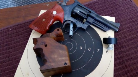 Vendo revólver Cal 357 S&W modelo 28 con frame N el más robusto de la firma, cañón 4" , doble 01