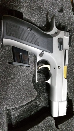 VENDIDA Pistola SPHINX en muy buen estado con dos calibres 9mm parabellum y 40 S&W es un arma magnifica 00