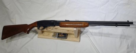 Vendo esta preciosa Remington 572 Fieldmaster cal.22 de corredera. Una carabina muy dificil de ver por 00