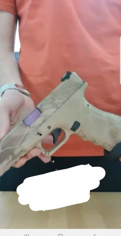 Tan solo tiene 2 partidas, tengo funda, pernera, modelo de pistola real. La pistola tiene carcasa real.
Su 00